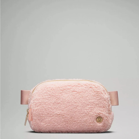 🆕 LAST ONE Lululemon Everywhere Belt Bag Fleece - Pink Mist - Picture 6 of 6